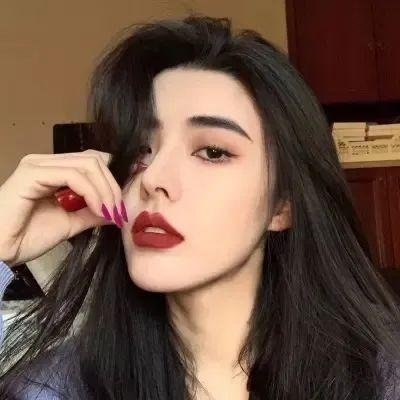 男孩超级白